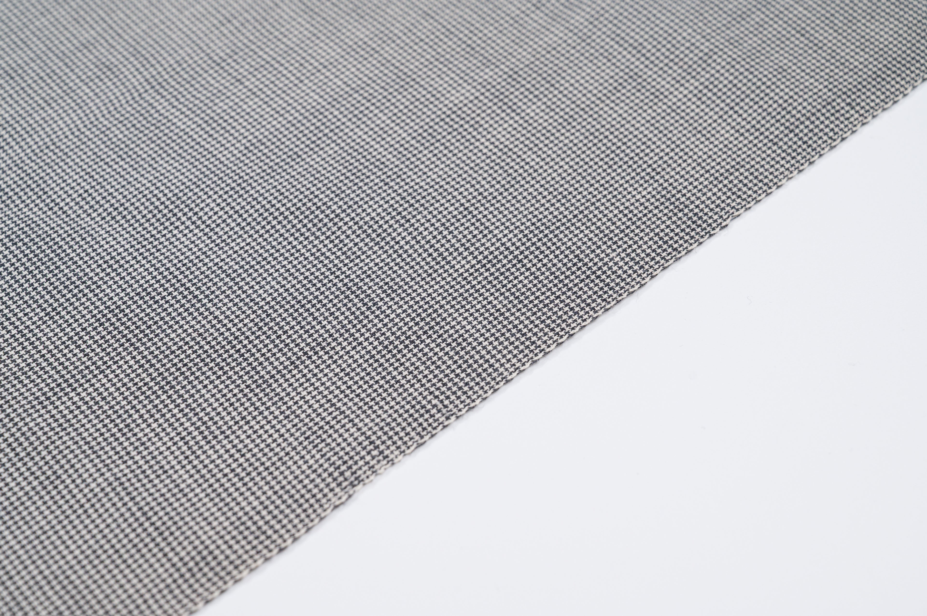 Vintage 100% Wool Jacketing - 2.8m - 230g - Micro Houndstooth
