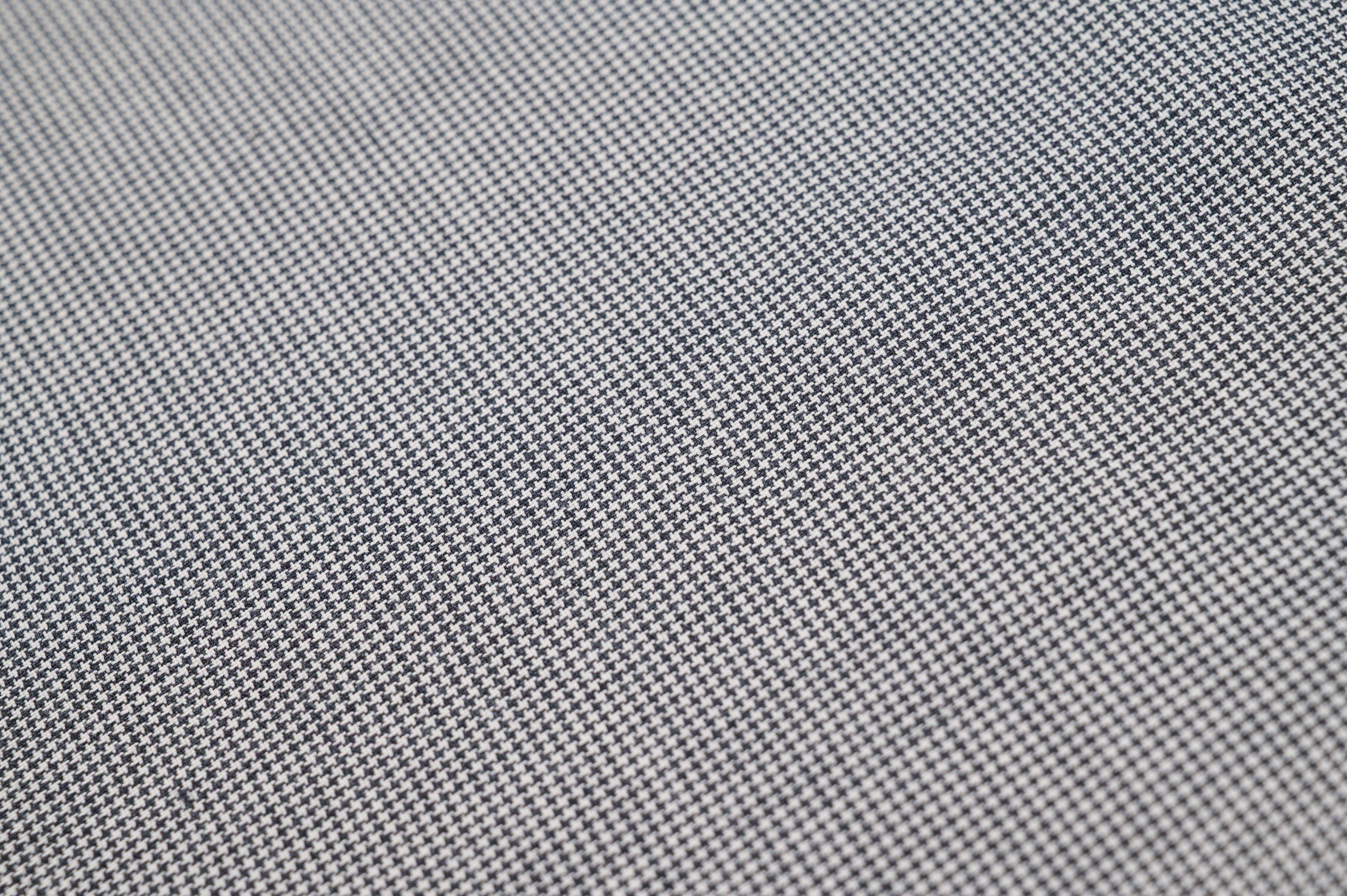 Vintage 100% Wool Jacketing - 2.8m - 230g - Micro Houndstooth