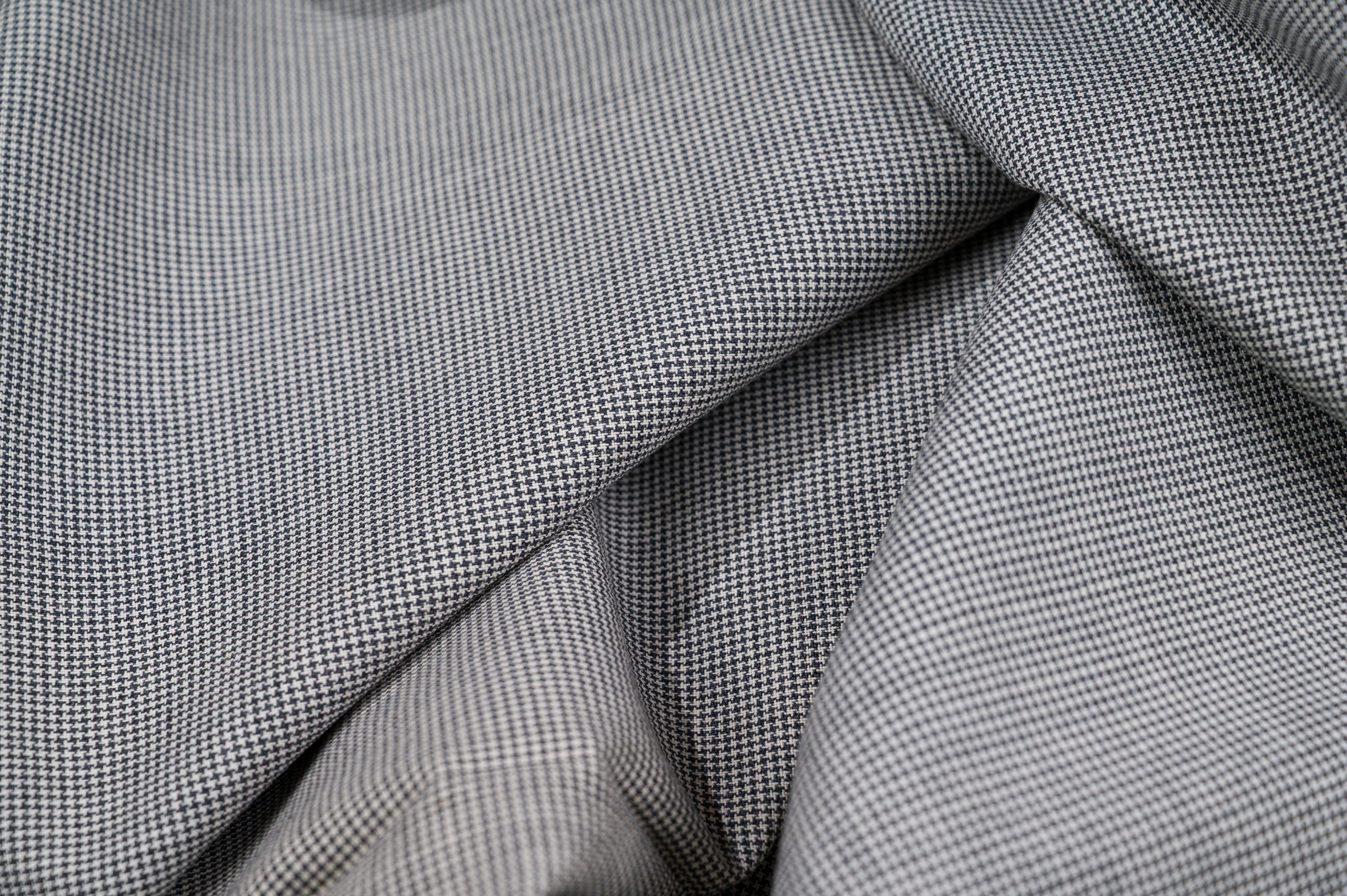 Vintage 100% Wool Jacketing - 2.8m - 230g - Micro Houndstooth